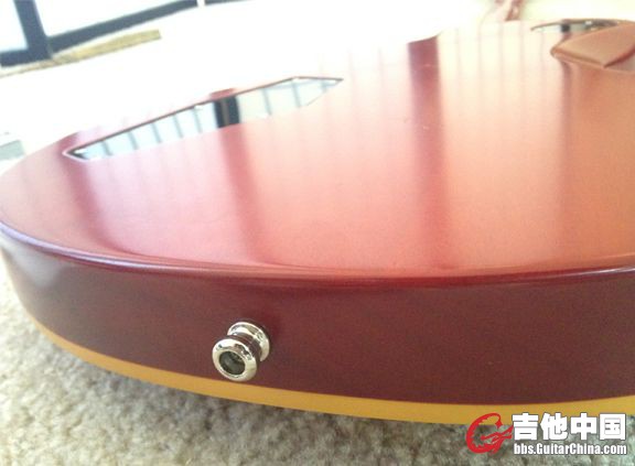 真正的一块木头的琴体，延音相当完美，Gibson LP STD也没什么呢
