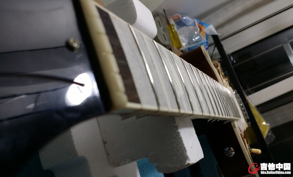 几轮细修整后的品丝,和原来相比,基本已经比较光亮了