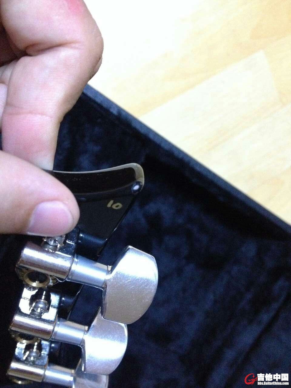 清漆脱落处