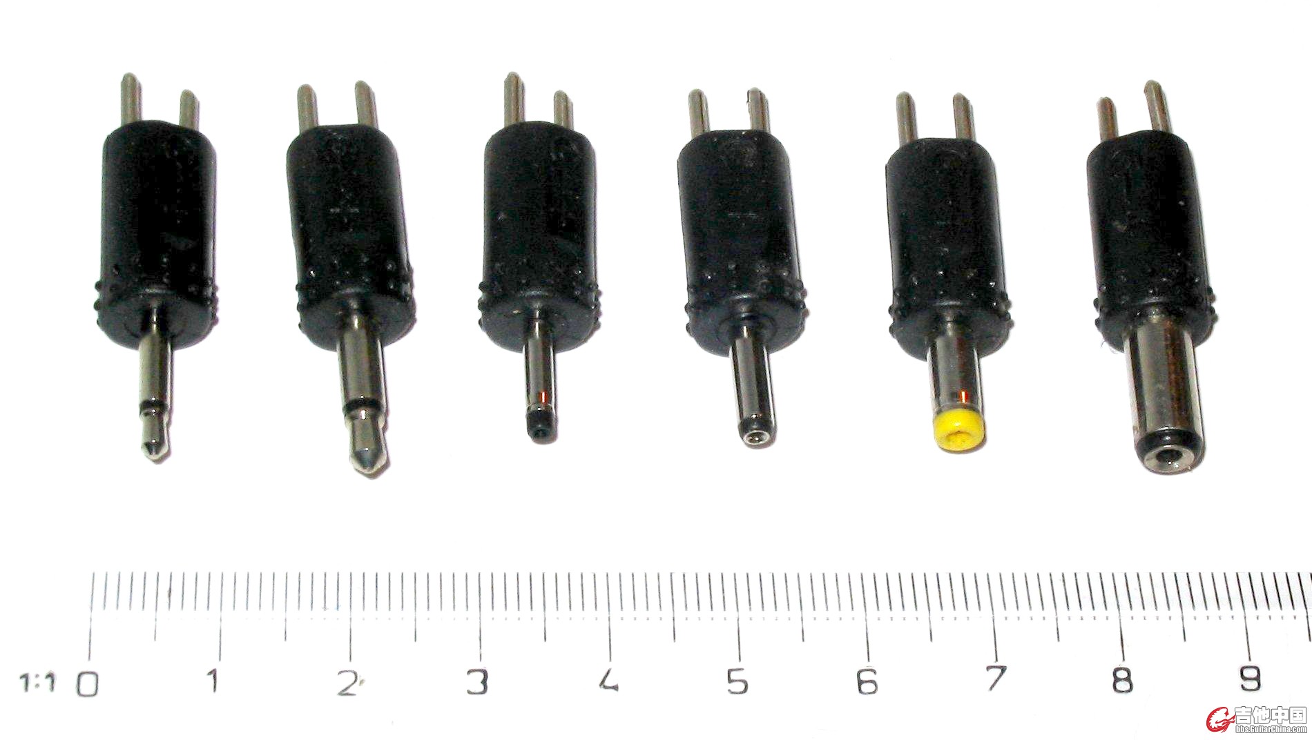 Photo-RoundPowerConnectors.jpg