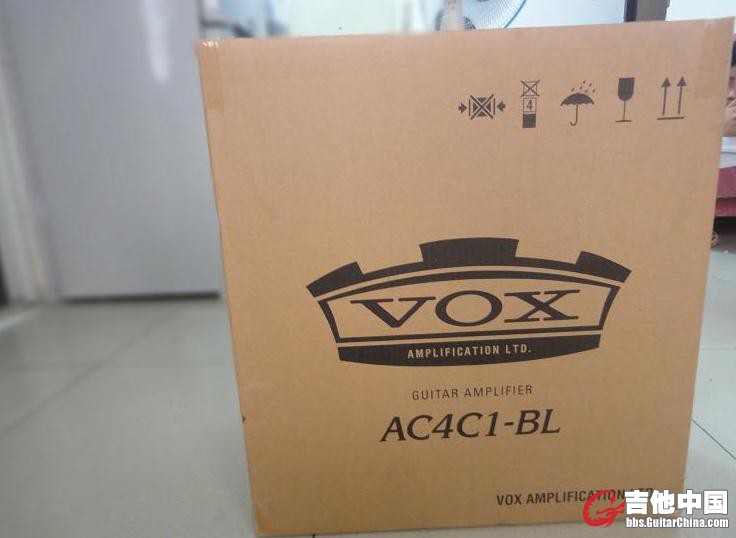 VOX AC4C1-BL.JPG