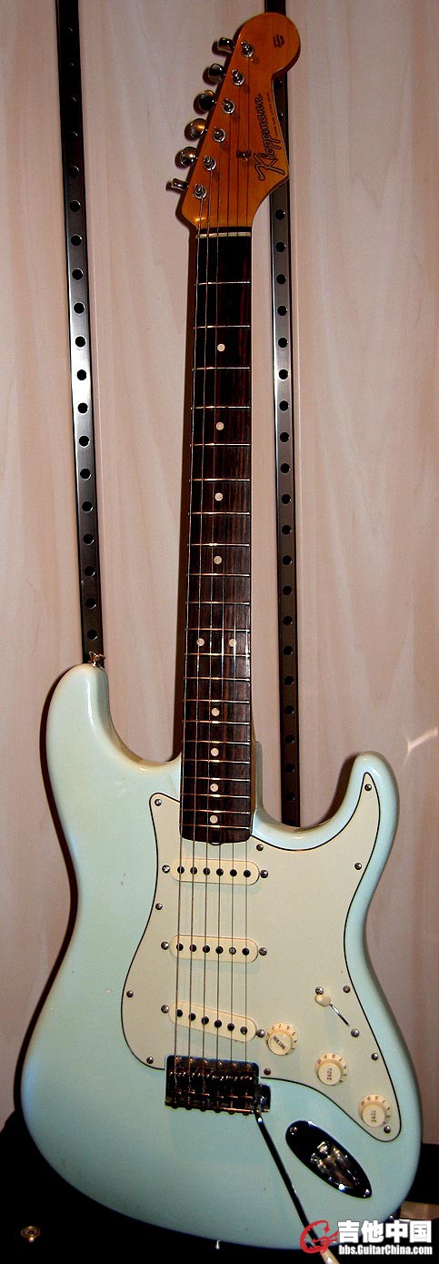 60StratSonicBlue.jpg