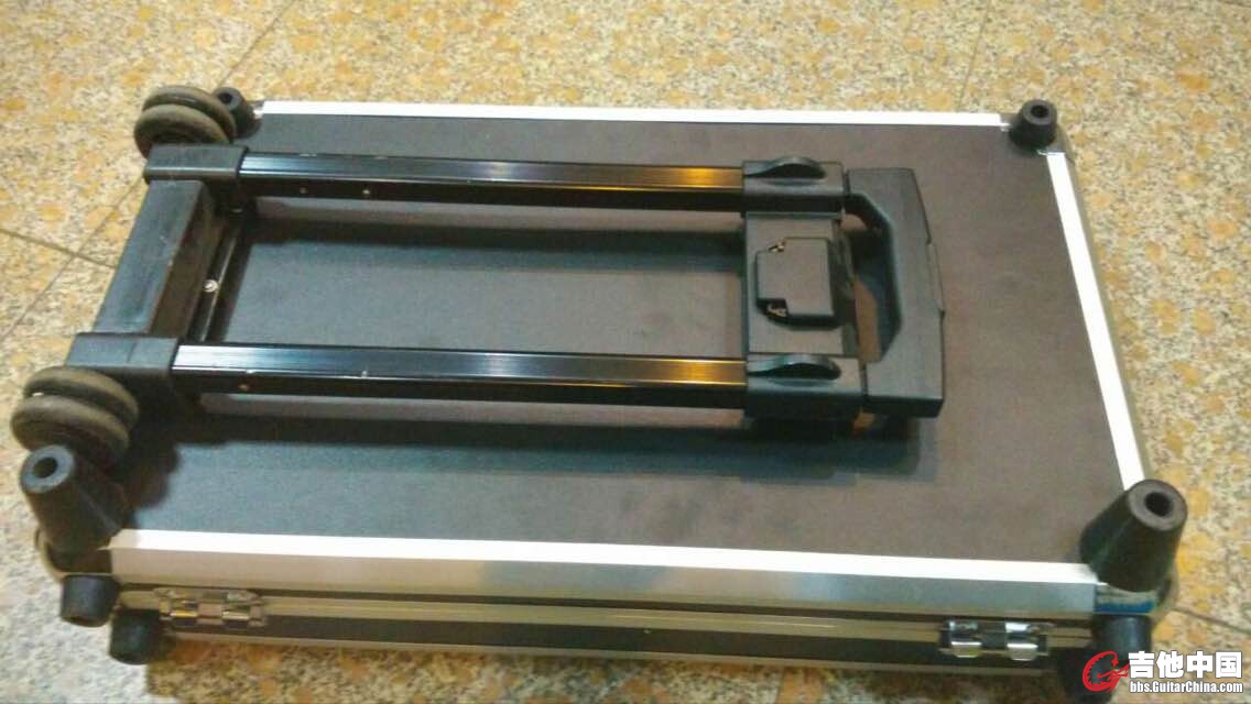 背面图带拉杆携带方便不费力