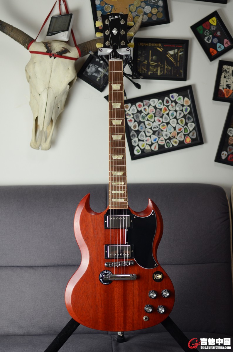 GIBSON 2012 SG 61 (1).JPG