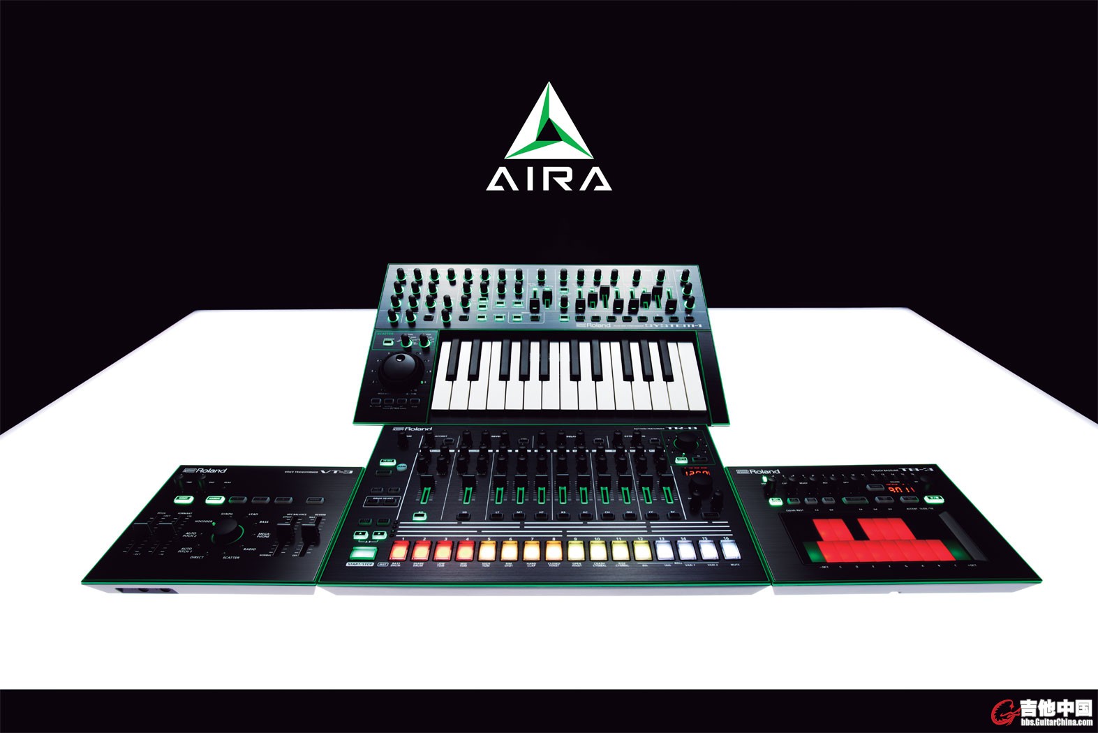 aira_family_1_light_gal.jpg