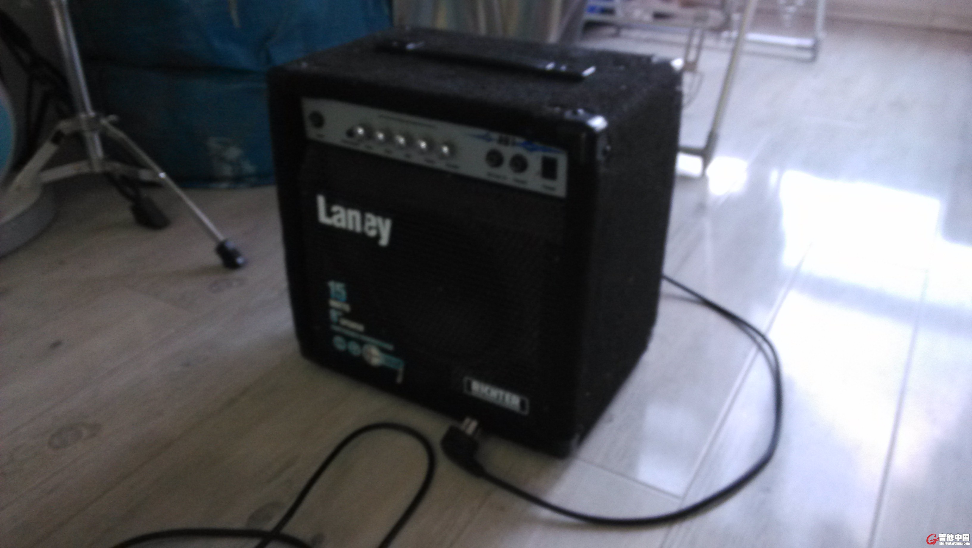 Laney RB1 贝斯音箱侧面