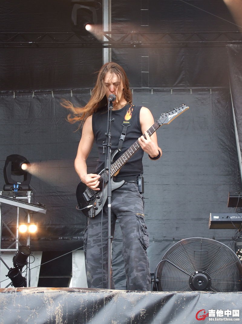 800px-Epica_Hellfest_2007_18.jpg