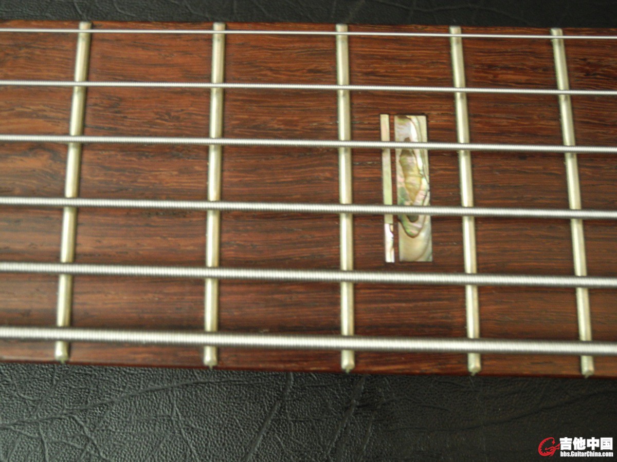 Fodera 6 fingerboard.jpg