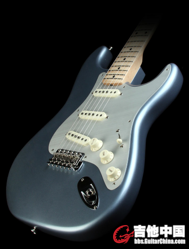 Fender_Custom_Shop_56_Stratocaster_Ice_Blue_R57495_1.jpg