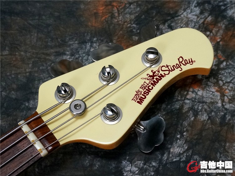 MusicMan Bass03.jpg