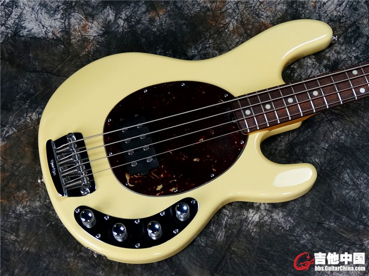 MusicMan Bass02.jpg