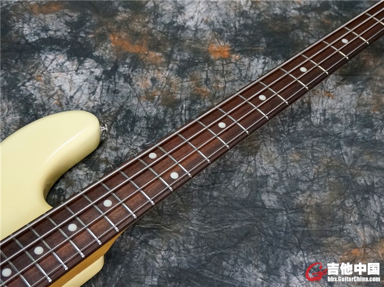 MusicMan Bass05.jpg