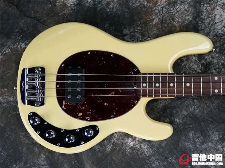 MusicMan Bass06.jpg