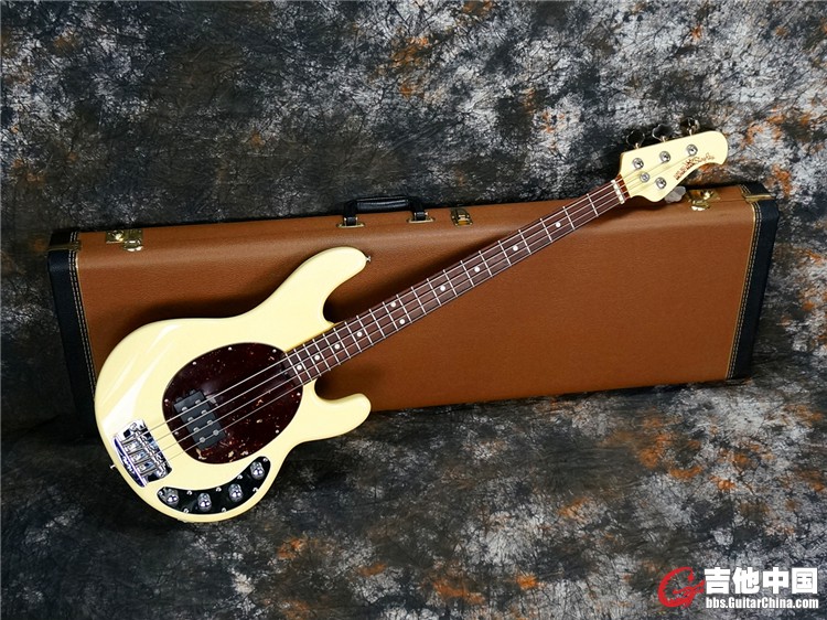 MusicMan Bass24.jpg