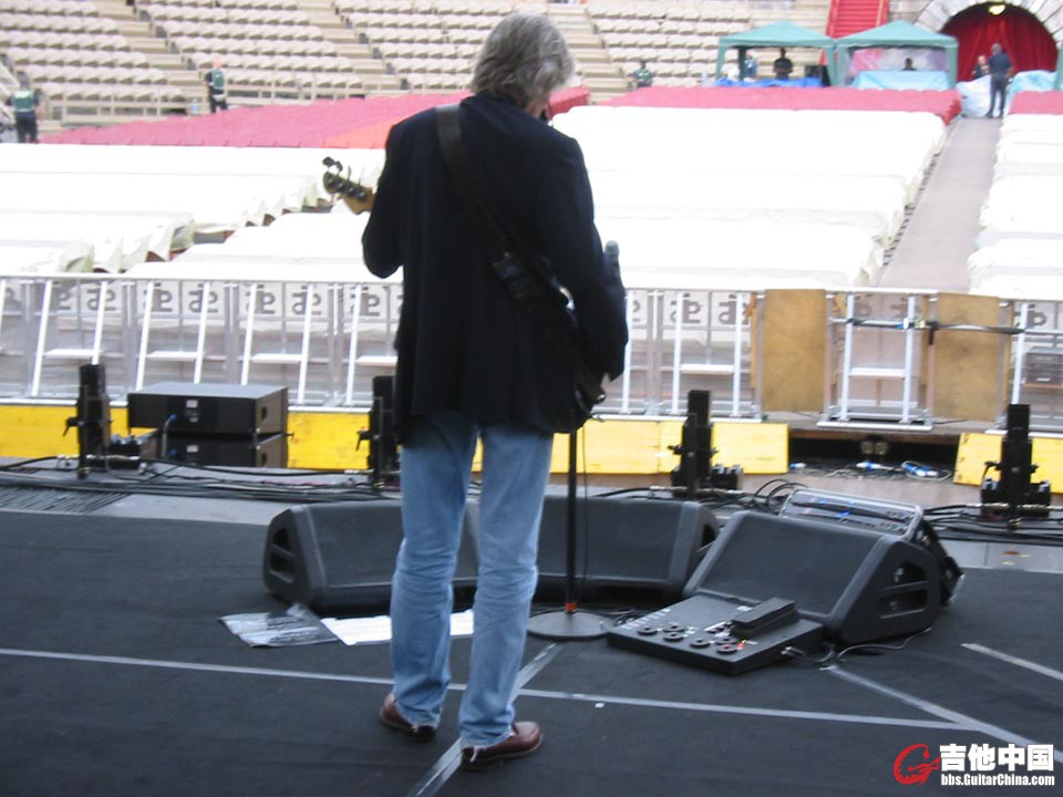 RRoger onstage at the Arena Di Verona during soundcheck.jpg