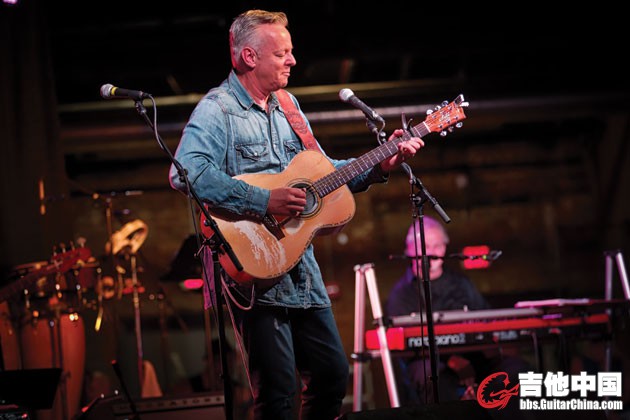 Tommy-Emmanuel-06-11-15_1_AE_Photo-by-Andy-Ellis_WEB.jpg