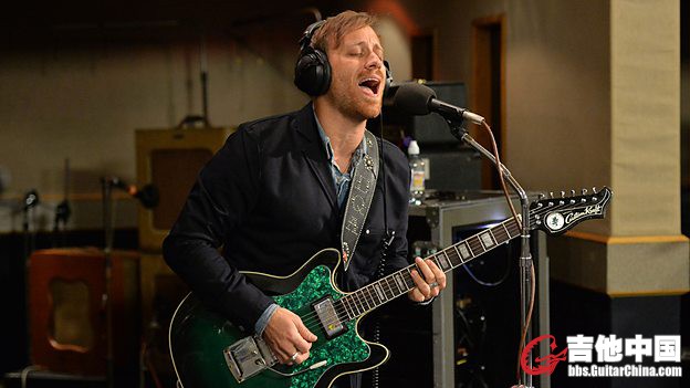 black-keys-dan-auerbach-bbc-live-session-4-29-2014.jpg