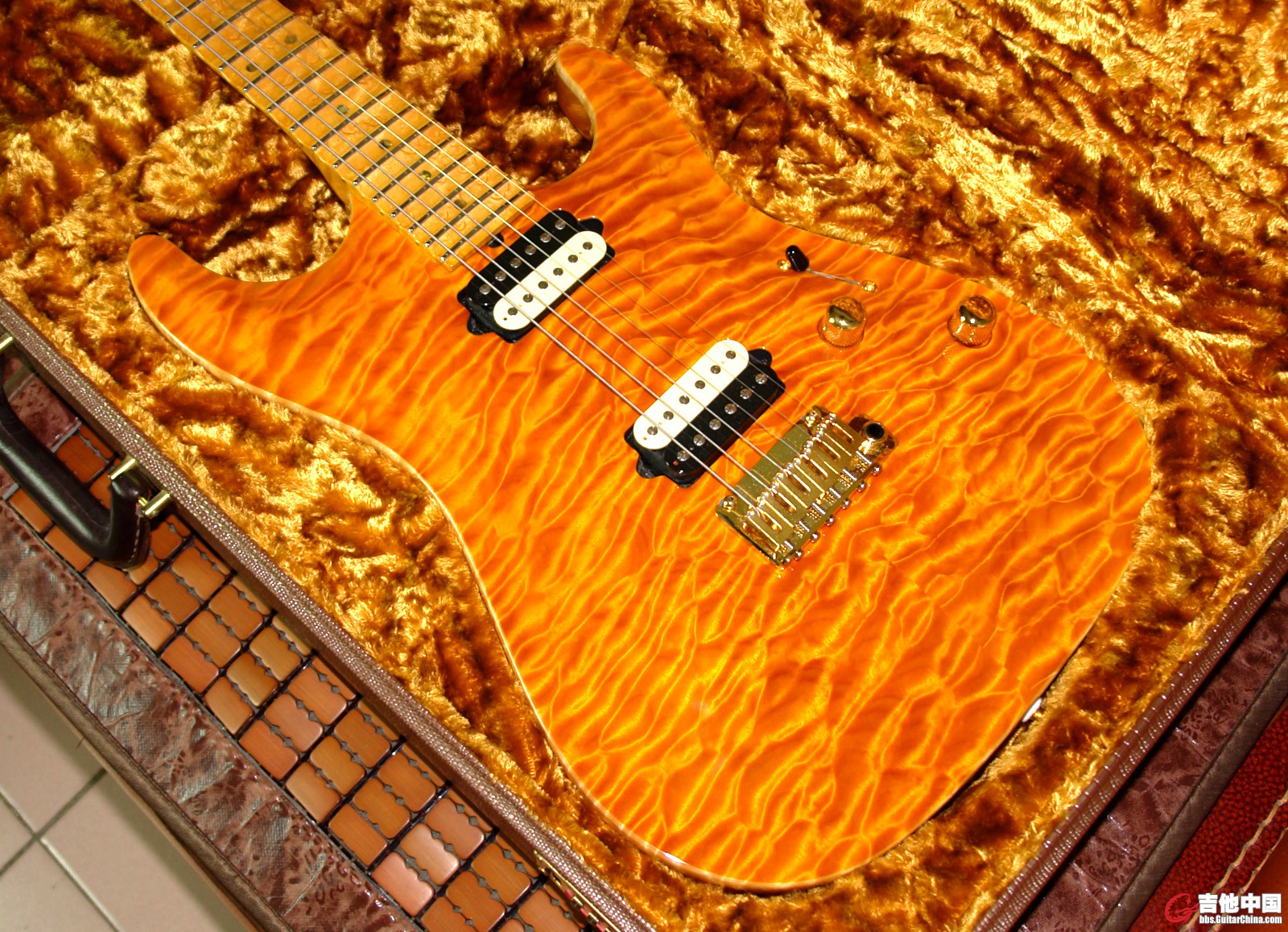 Suhr Carve Top Custom #9999_pic4.jpg