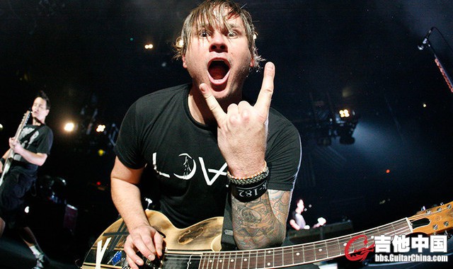 2015Blink182_TomDelonge_Getty91458423_10270115.article_x4 (1).jpg