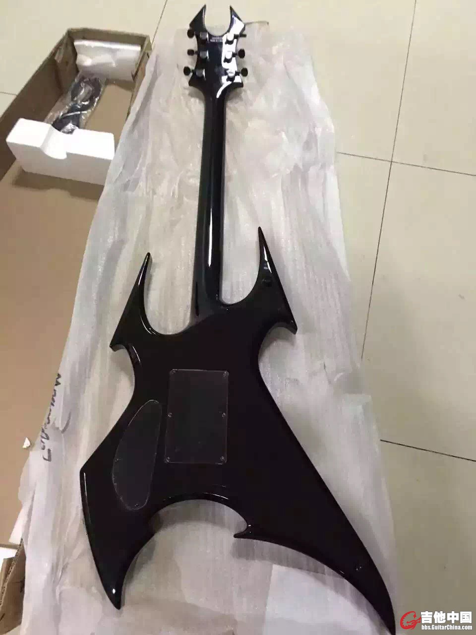 Bc.Rich BEAST NTBSTGO 双摇电吉他 1支 背面.jpg