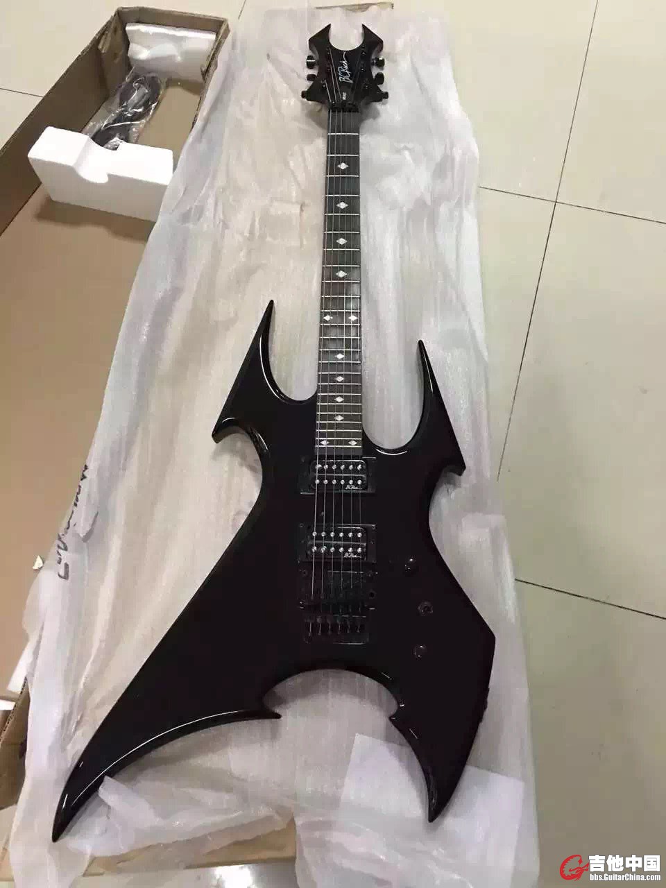 Bc.Rich BEAST NTBSTGO 双摇电吉他 1支.jpg