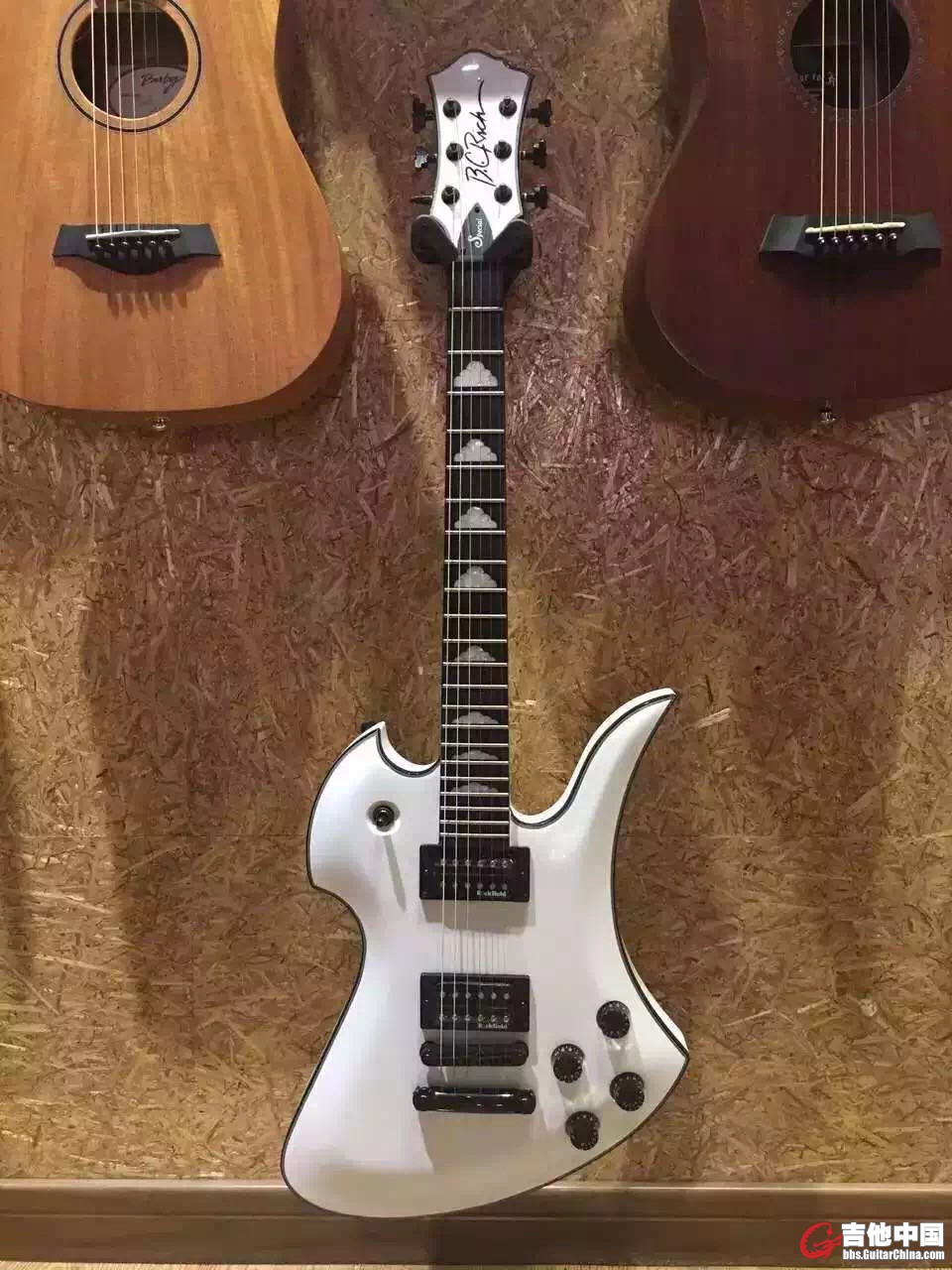 Bc.Rich MockingBird Special 知更鸟电吉他 ，仅此一支 ， 白色。.jpg
