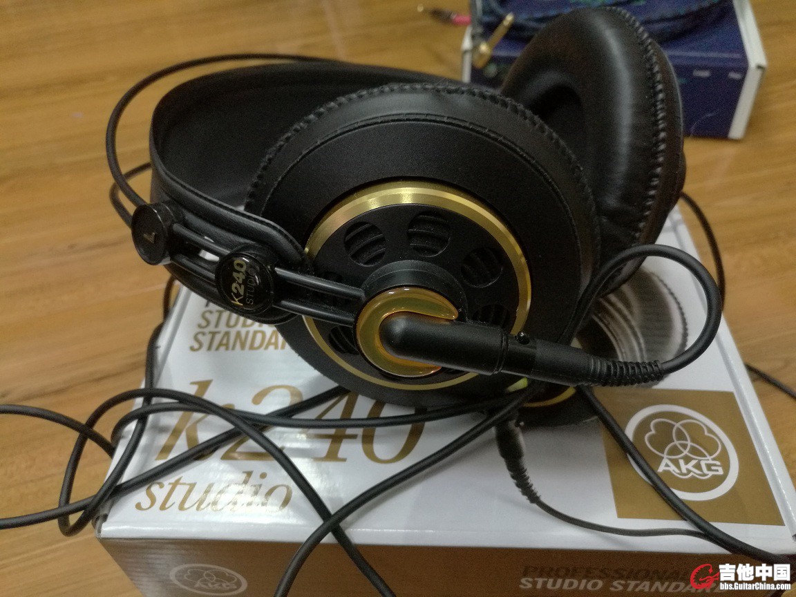 AKG 3.jpg