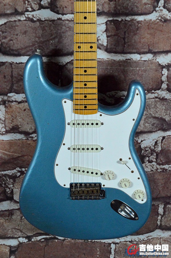 Fender_Custom_Shop_Postmodern_Journeyman_Stratocaster_Electric_Guitar_Ice_Blue_M.jpg