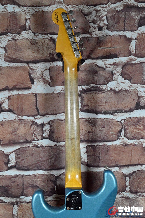 Fender_Custom_Shop_Postmodern_Journeyman_Stratocaster_Electric_Guitar_Ice_Blue_M.jpg