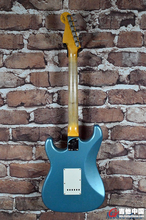 Fender_Custom_Shop_Postmodern_Journeyman_Stratocaster_Electric_Guitar_Ice_Blue_M.jpg