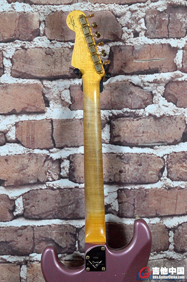 Fender_Custom_Shop_Postmodern_Stratocaster_Journeyman_Relic_Burgundy_Mist_Metall.jpg