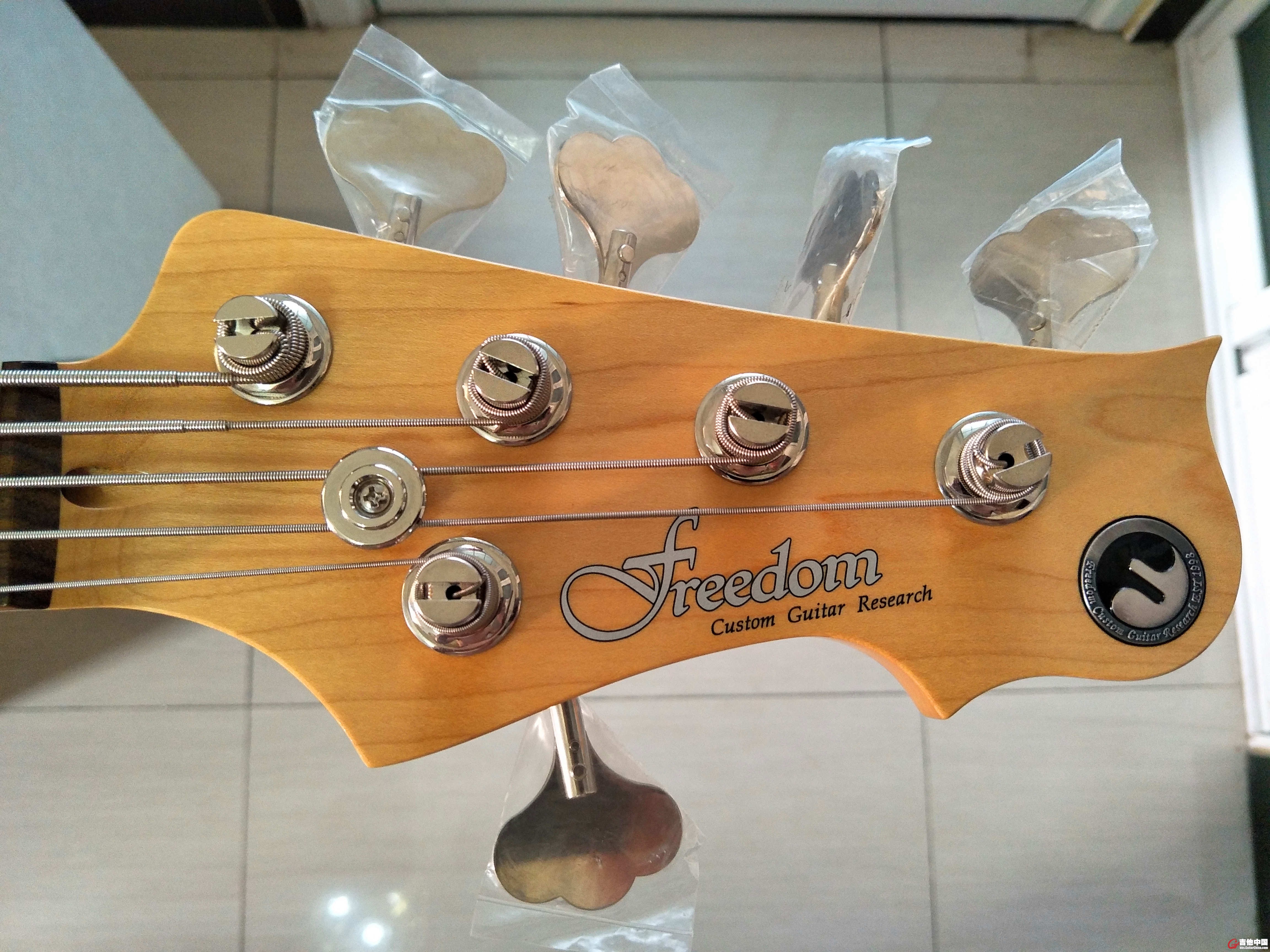 产品介绍】日本高端手工品牌五弦贝斯FREEDOM CUSTOM GUITAR - 手机版 