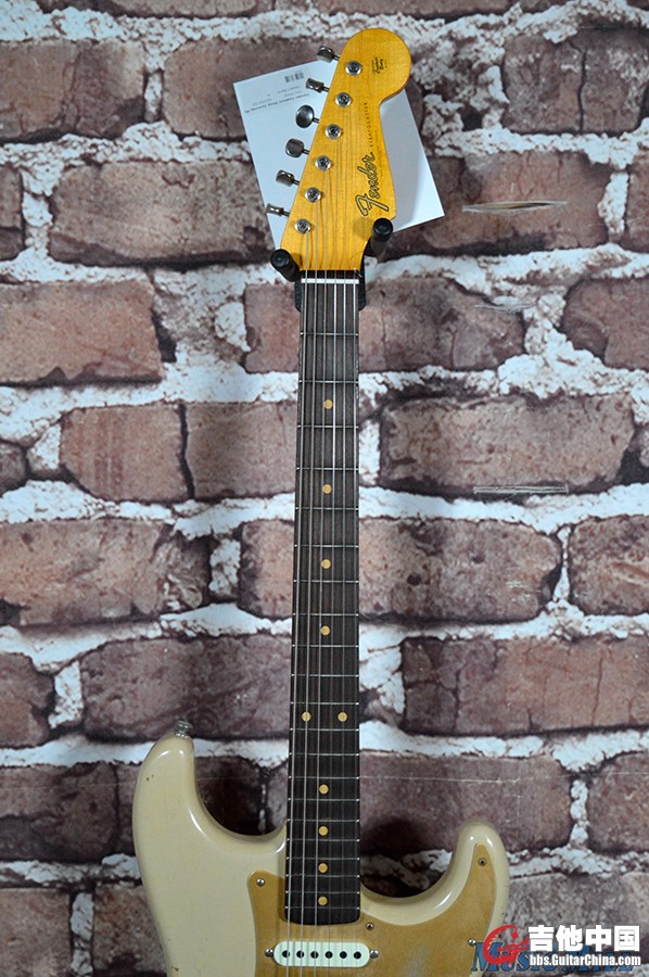Fender_Custom_Shop_Postmodern_Stratocaster_Journeyman_Relic_Desert_Sand-001__012.jpg