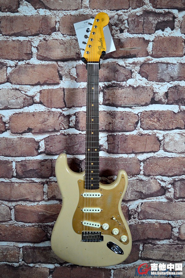 Fender_Custom_Shop_Postmodern_Stratocaster_Journeyman_Relic_Desert_Sand__83780.1.jpg