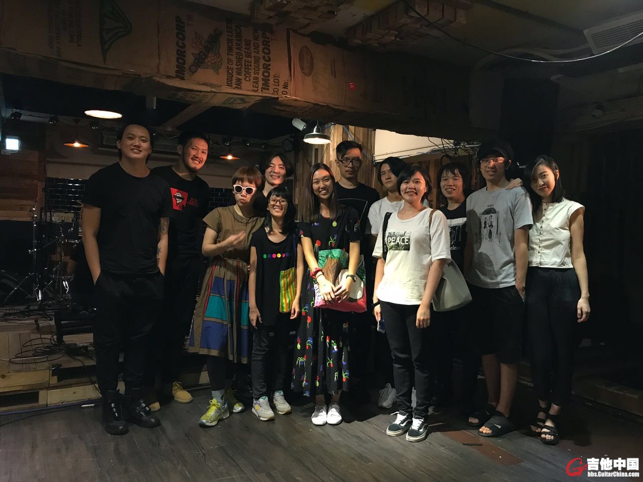 小地方结束和台湾的饥饿艺术家与椰子乐队