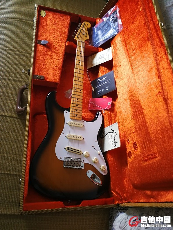 Fender Hotrod Vintage 57(整体图片).jpg
