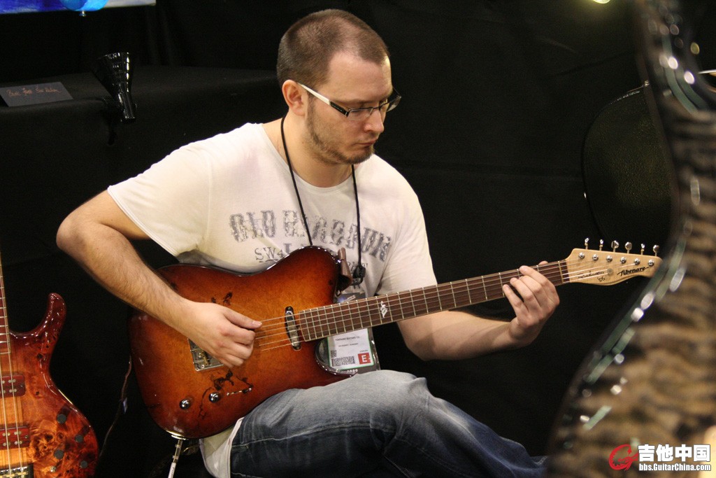 Tom-Quayle-Namm-2013-Fibenare-2.jpg