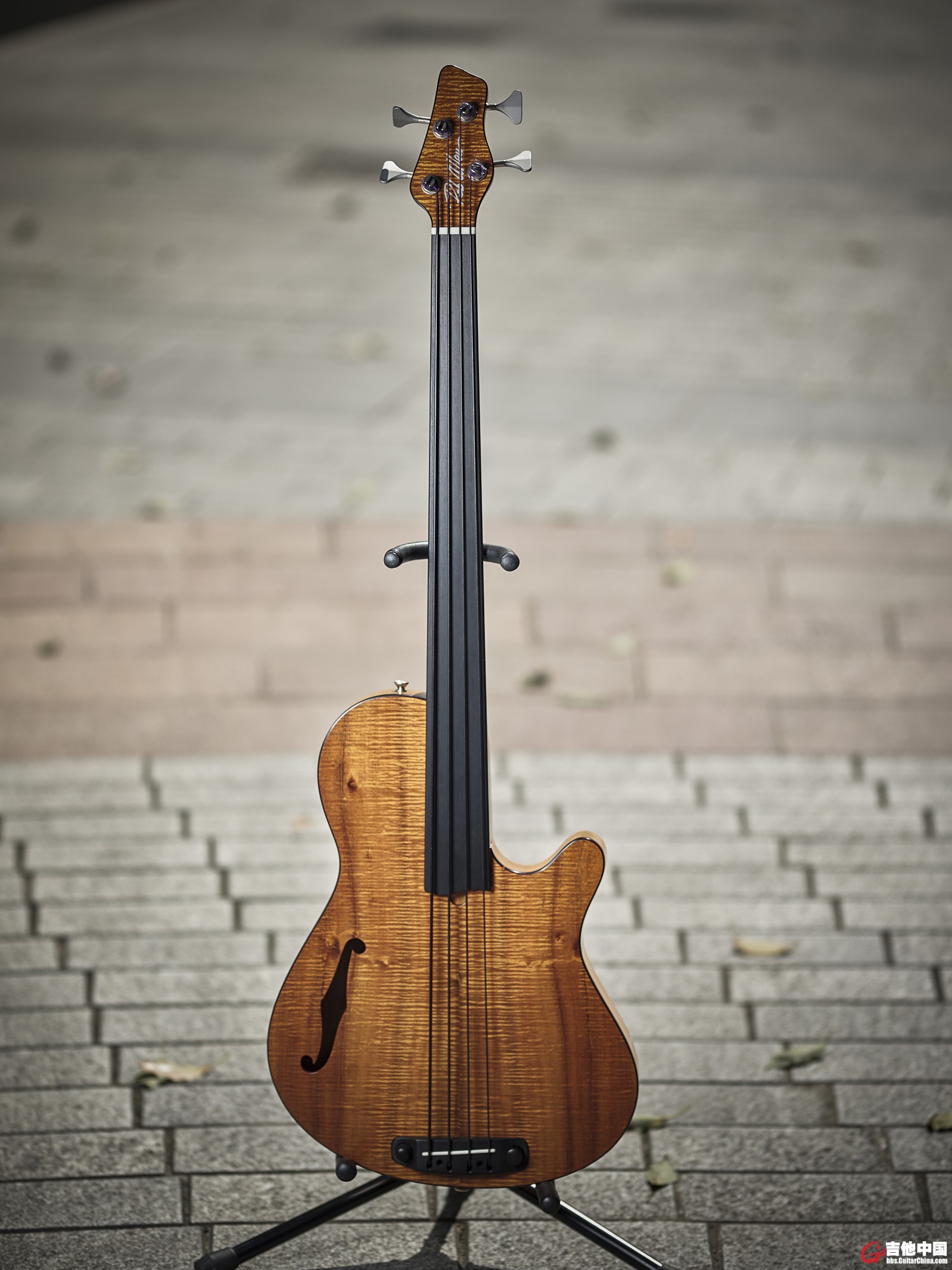 P0000859 Basses In Shanghai - 01-Aug-2019.JPG