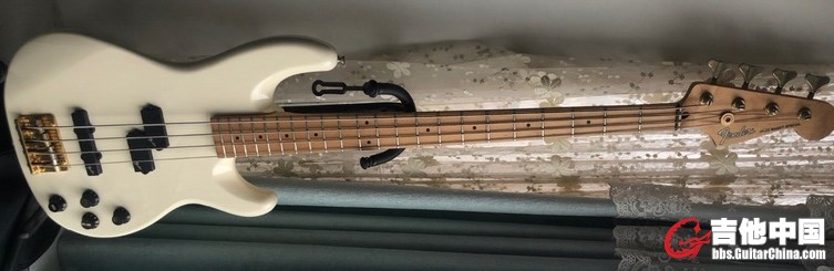 Duff McKagan Precision Bass 22F.jpg