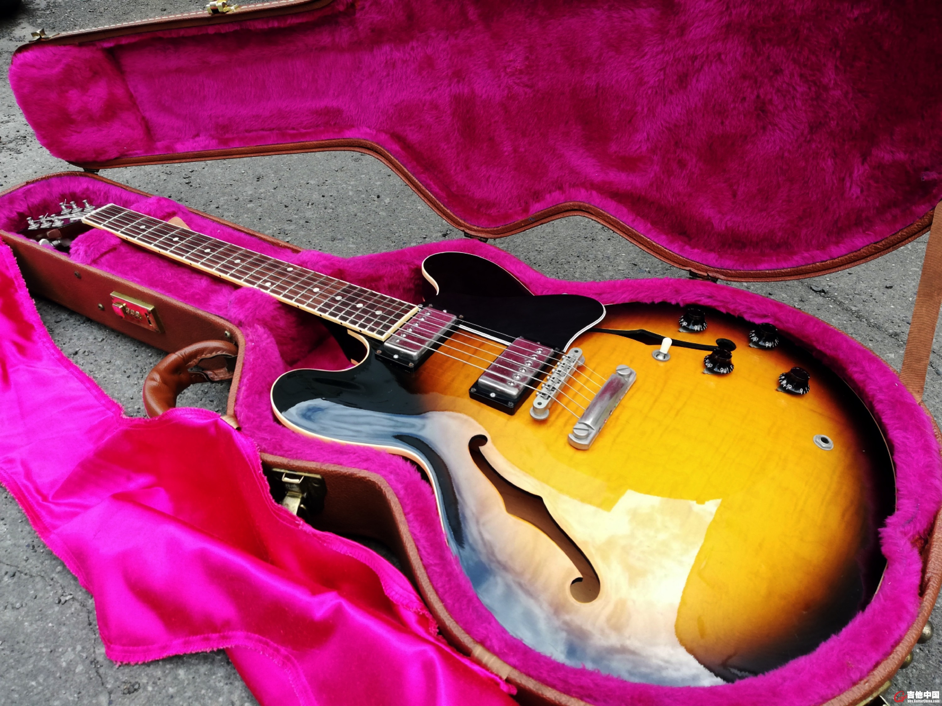 8.Gibson ES335