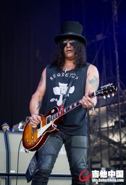 src=http___upload.wikimedia.org_wikipedia_commons_e_ea_Slash_feat_Myles_Kennedy_.jpg