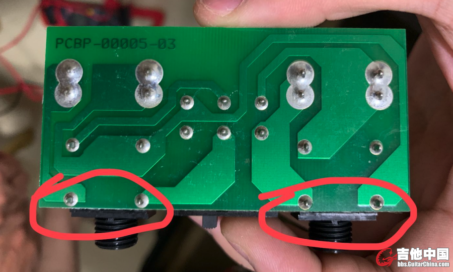 使得不插的时候，左边两个点为一组，右边两个点为一组。都能过电