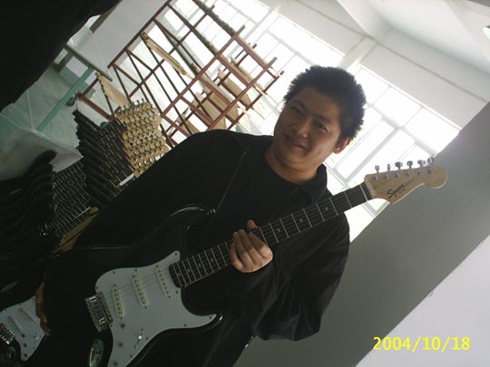  32 FENDER中国工厂下线的第一把SQUIER