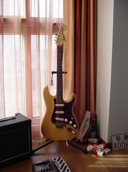 书房-my squier .JPG