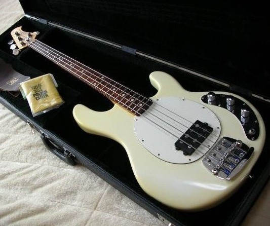 80年MUSIC MAN STINGRAY