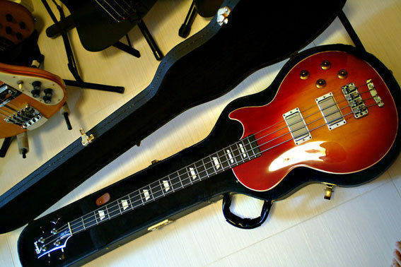 Les Paul Bass.jpg