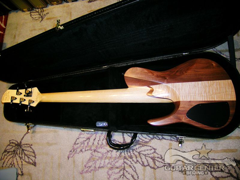 s2008NAMM SHOW蝴蝶BASS 034.jpg