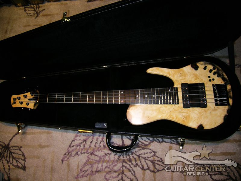 s2008NAMM SHOW蝴蝶BASS 025.jpg