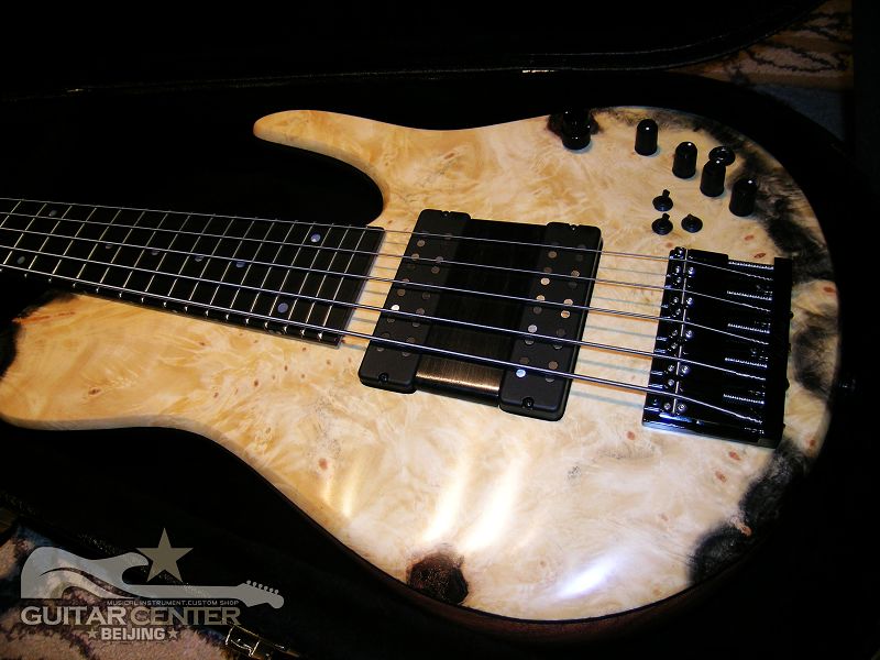 s2008NAMM SHOW蝴蝶BASS 026.jpg