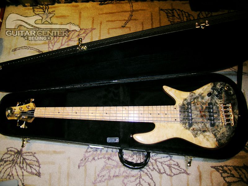 s2008NAMM SHOW蝴蝶BASS 002.jpg